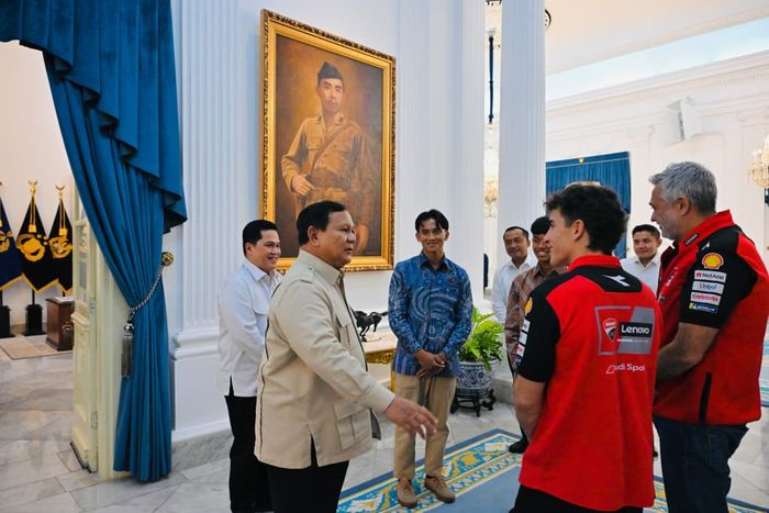 Pertemuan Presiden RI, Prabowo Subianto, dengan Marc Marquez, Mario Aji, dan Veda Ega Pratama di Istana Negara, Jakarta, Selasa (30/9/2025)