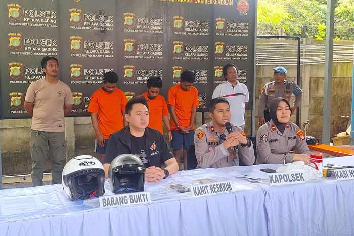 Konferensi Pers penangkapan komplotan begal modus debt collector yang kerap beraksi di flyover Kelapa Gading, Jakarta Utara