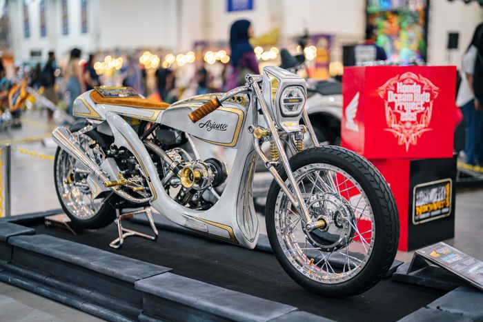 Honda Stylo 160 Neo Boardtracker karya Vulla Hendrata