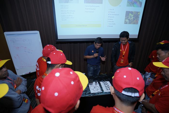 Shell Indonesia kembali menggelar program pelatihan untuk para mekanik bengkel rekanan lewat Shell Master Mechanic 2025.