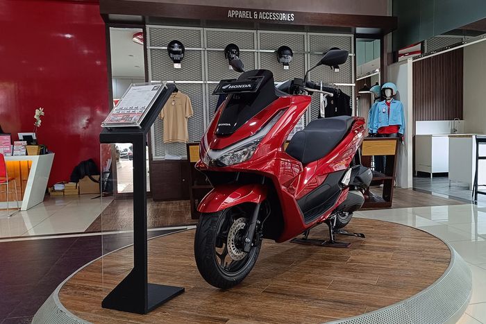 Honda PCX 160 mendapat potongan harga sampai Rp 1,5 juta di jaringan dealer Honda Wahana Makmur Sejati