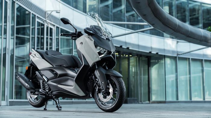 Bentuk bodi Yamaha XMAX 125 identik dengan XMAX 250