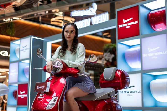Vespa LX warna Red Scarlatto.
