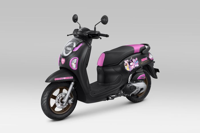 Scoopy Kuromi dengan warna dasar Prestige Black