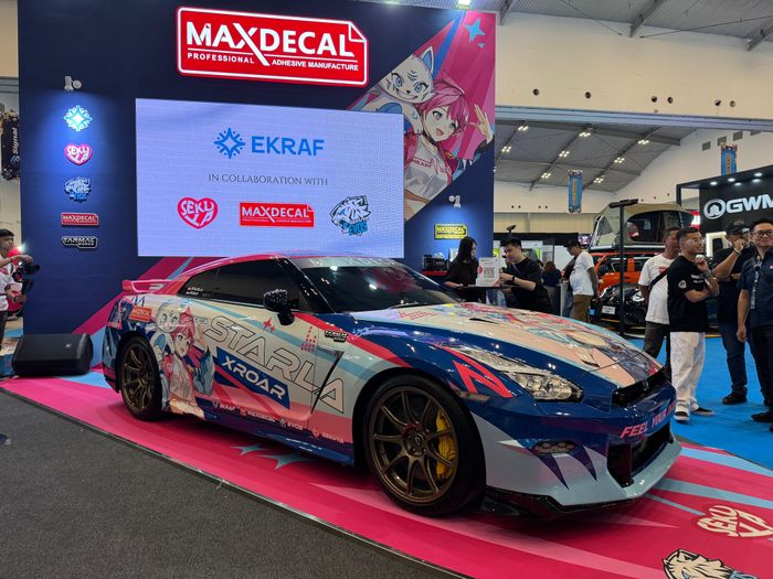 MaxDecal memberikan hasil akhir glossy dan membuat detail karakter Starla serta Roar tampak hidup di bodi Nissan GTR R35.
