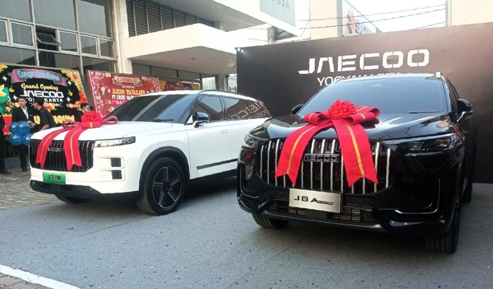 Unit J7 SHS dan J8 ARDIS mejeng saat peresmian dealer