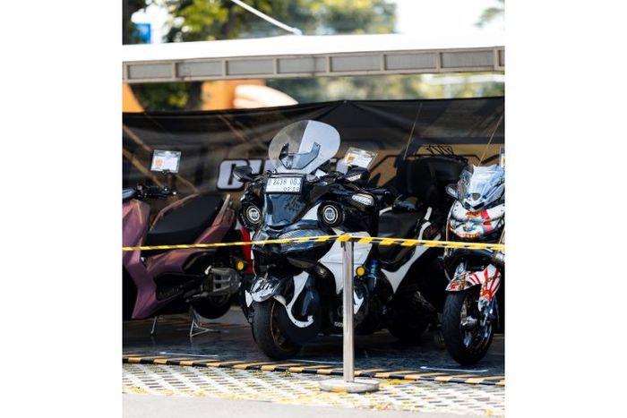 XMAX bergaya moge&nbsp;milik Om Anto dengan konsep futuristik 