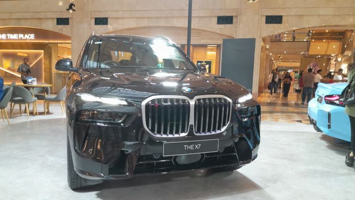 Pengunjung juga bisa mencoba lebih dari 10 unit BMW dan Mini melalui sesi test drive 