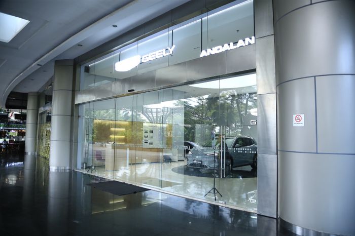 Tampak depan showroom Geely Andalan Lippo Mall Kemang, Jakarta Selatan
