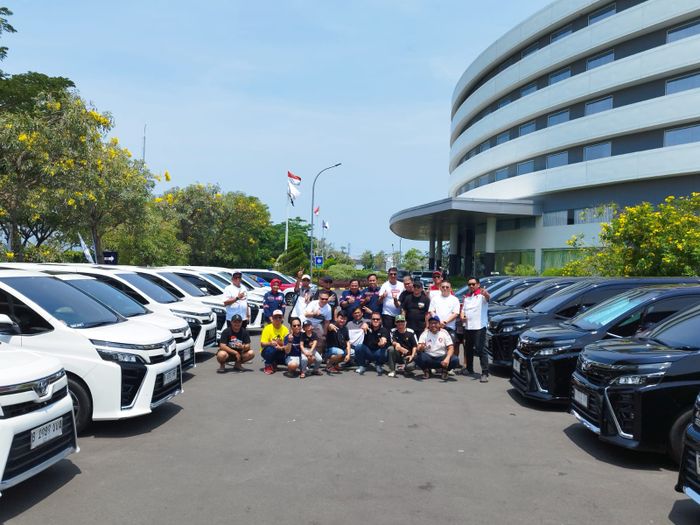 Para member komunitas Voxy Club Indonesia yang mengikuti touring bersama ke Cirebon, Jawa Barat