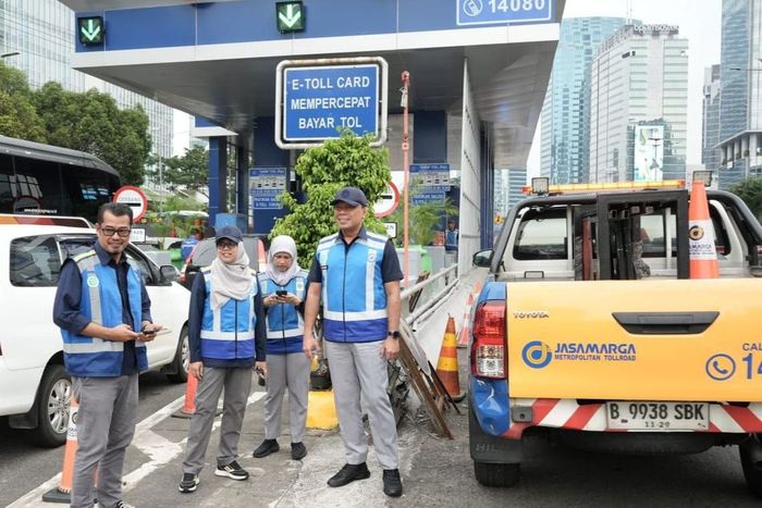 Direktur Utama (Dirut) Jasa Marga, Rivan Achmad Purwantono dan jajaran tinjau perbaikan tujuh gerbang tol Dalam Kota (Cawang-Tomang-Pluit)