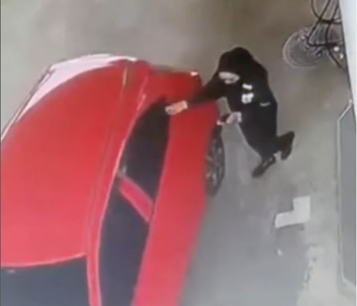 Detik-detik Honda Brio merah kabur tidak membayar BBM yang dibelinya di SPBU Pertamina Rempoa, Tangerang Selatan