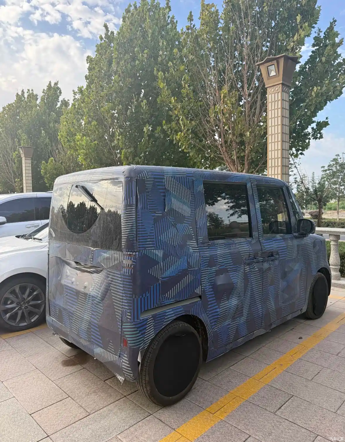 Bentuk samping Kei Car BYD yang akan dirilis di Jepang