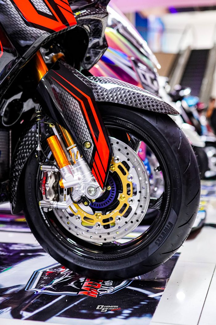Kaki-kaki hedon Yamaha XMAX Connected milik Chandra pemenang juara satu kelas Super MAXI XMAX di CustoMAXI 2025 Balikpapan