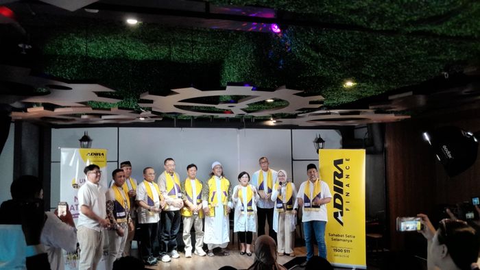 PT Adira Dinamika Multi Finance, Tbk. (Adira Finance) kembali memberangkatkan ratusan konsumen ke Tanah Suci melalui program &ldquo;Umrah untuk Sahabat 2025&rdquo;.