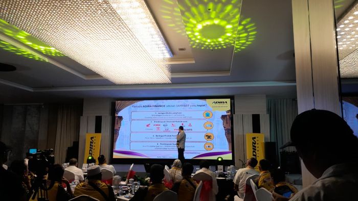 PT Adira Dinamika Multi Finance, Tbk. (Adira Finance) kembali memberangkatkan ratusan konsumen ke Tanah Suci melalui program &ldquo;Umrah untuk Sahabat 2025&rdquo;.