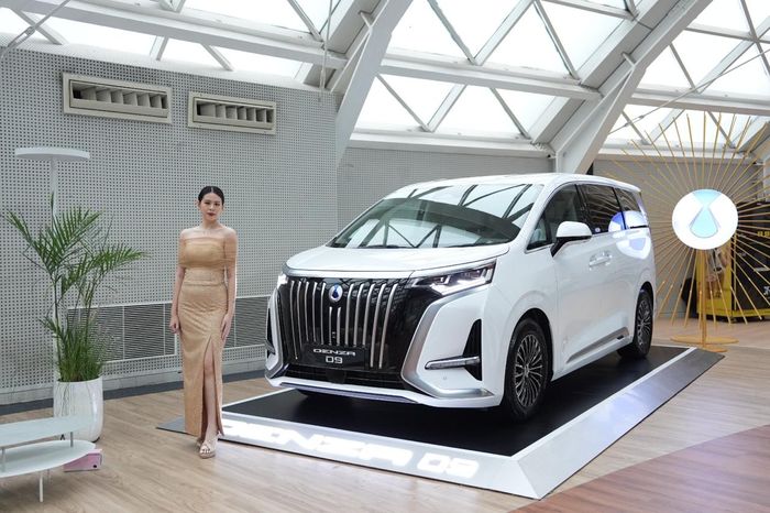 Denza, merek kendaraan listrik di bawah naungan BYD Indonesia, berpartisipasi dalam Jakarta Fashion Week (JFW) 2026.