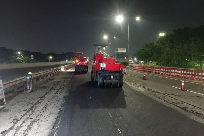 Ilustrasi perbaikan pengaspalan di tol JORR