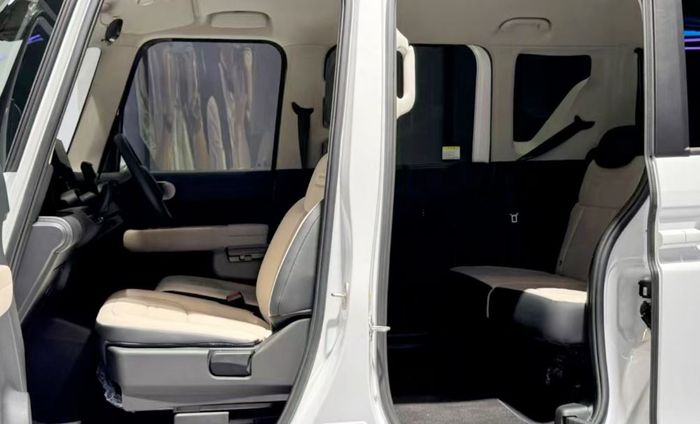 walaupun bodinya compact, kabin BYD Racco terlihat lapang