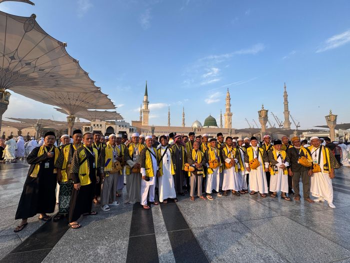 Rombongan Umrah untuk Sahabat bersama Adira Finance