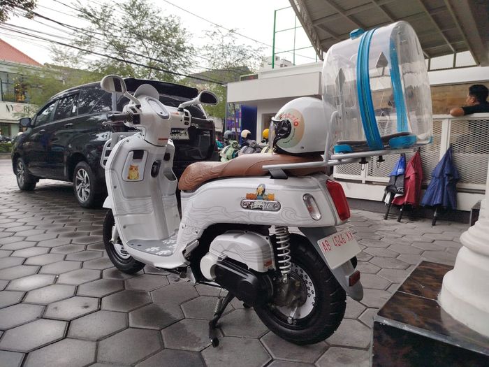 Tampak belakang Yamaha Fazzio kalcer milik Zee Asadel, eks member JKT48 yang menjadi brand ambassador Fazzio