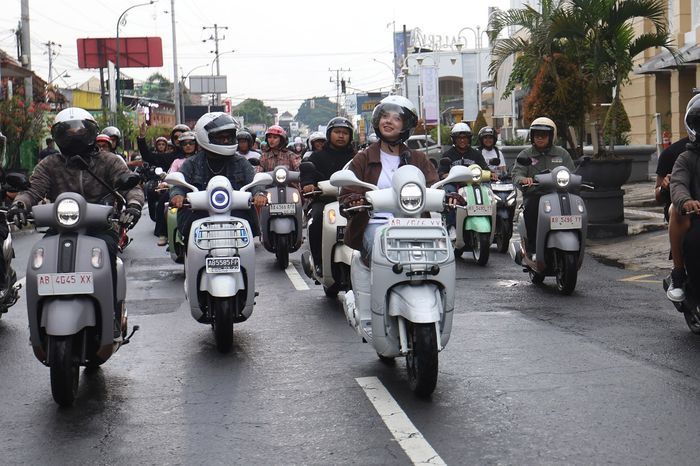 Zee Asadel eks JKT48 ikut city touring dalam rangkaian acara Fazzio Youth Festival 2025 Yogyakarta
