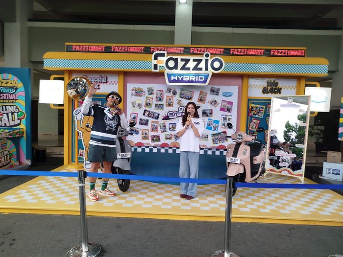 Zee Asadel eks JKT48 yang sekaligus brand ambassador Fazzio seru-seruan bareng Gen Z di Fazzio Youth Festival 2025 Yogyakarta