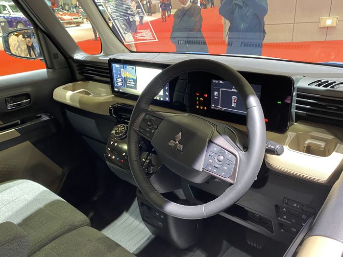 Interior Mitsubishi Delica Mini.