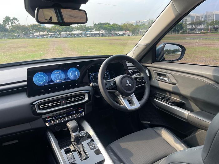 Kokpit Mitsubishi Destinator varian Ultimate Premium