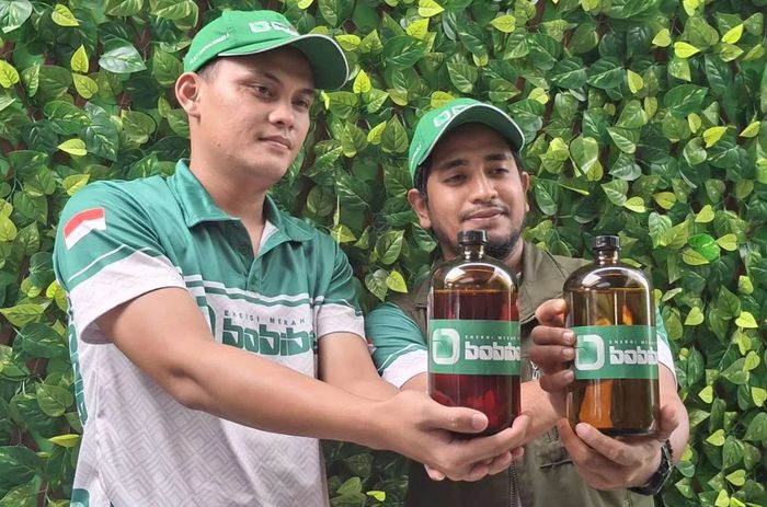 PT Inti Sinergi Formula meluncurkan bahan bakar minyak (BBM) berbahan jerami sisa panen petani bernama Bahan Bakar Original Buatan Indonesia Bos (Bobibos).