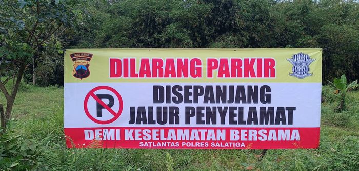 Larangan parkir di jalur penyelamat