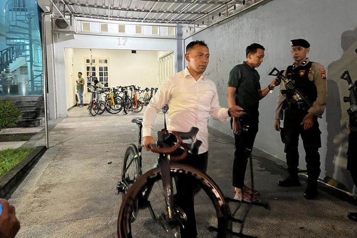 Tim penyidik KPK menyita 25 unit sepeda mahal milik Dirut RSUD dr Harjono Ponorogo, Yunus Mahatma