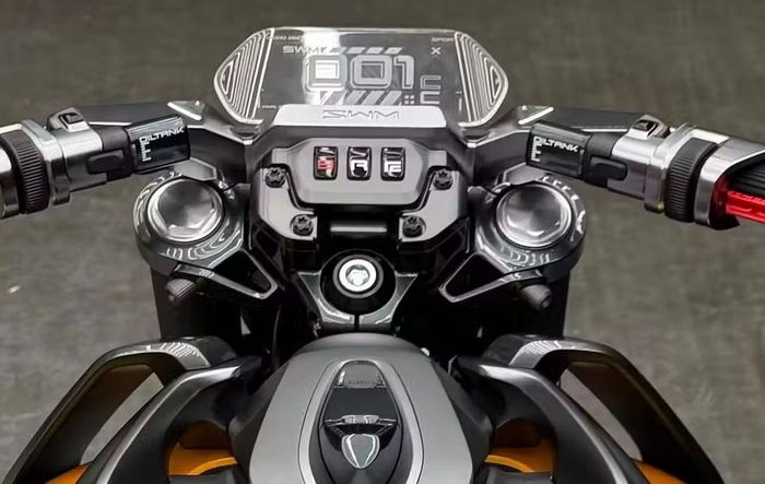 kokpit SYM Bumblebee Concept