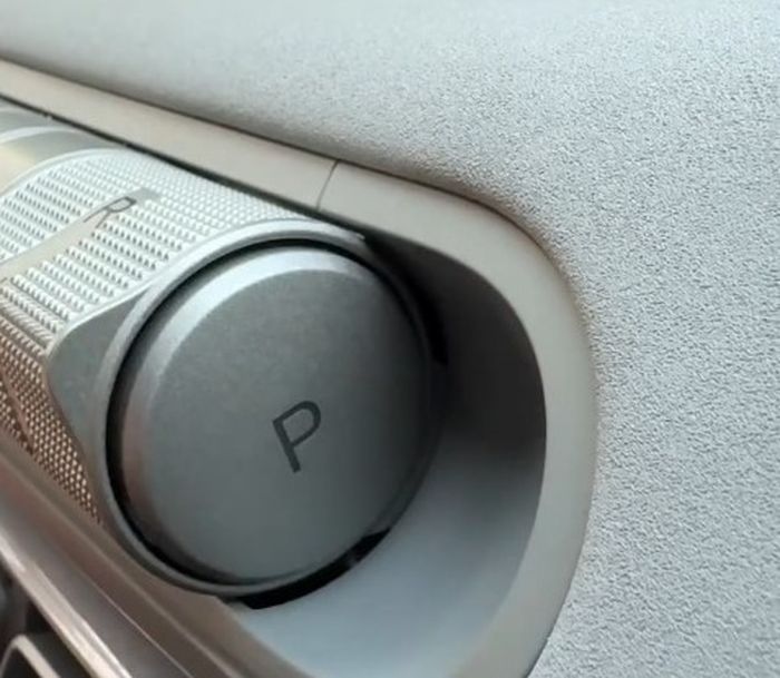 Rem tangan elektrik pada BYD Atto 1