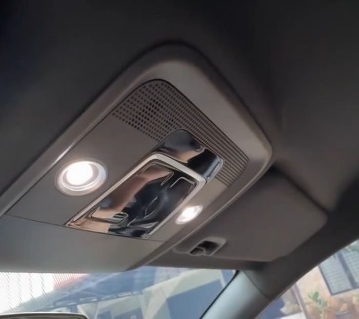 Lampu interior BYD Atto 1 yang tinggal sentuh 
