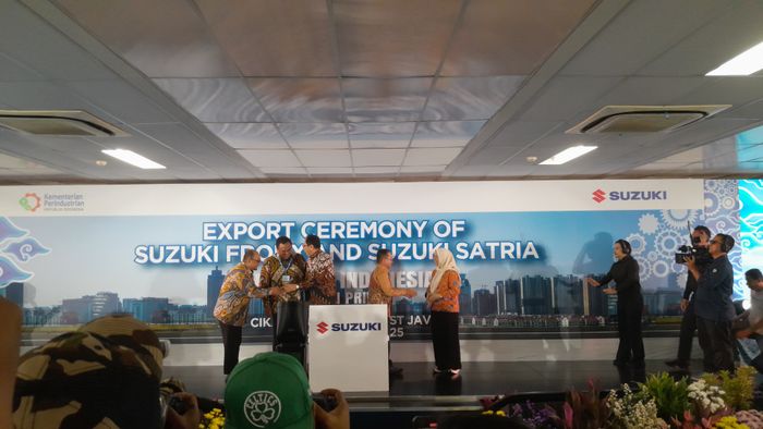 Penandatanganan Ceremony ekspor Suzuki Fronx dan Suzuki Satria