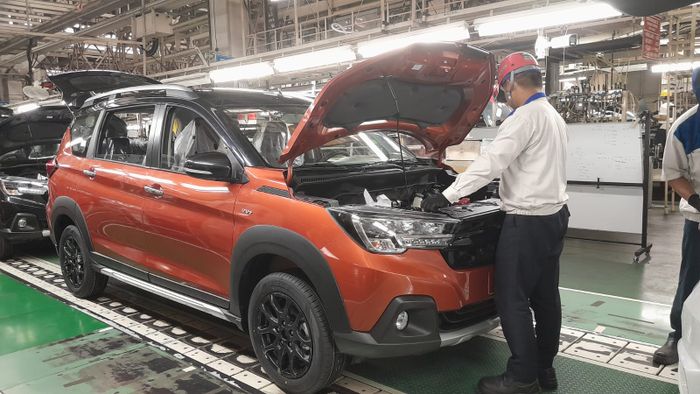 Melihat langsung proses perakitan mobil Suzuki di Pabrik