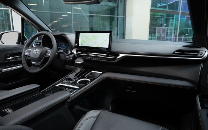 tampilan dasbor Toyota Sienna 2026