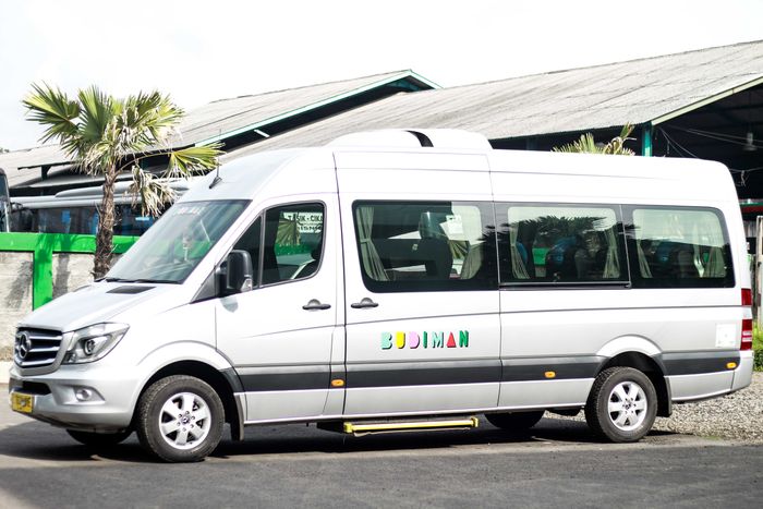 Shuttle Bus milik PO Budiman yang berbasis dari Mercedes-Benz Sprinter