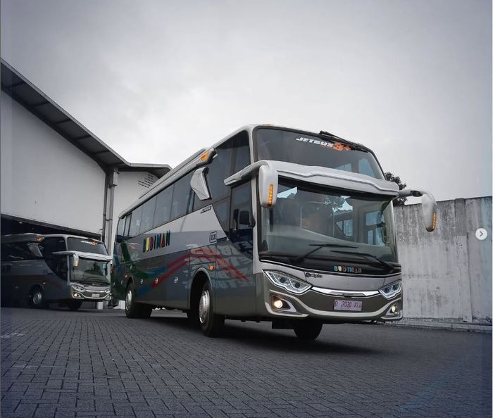 Bus baru PO Budiman yang keluar dari Karoseri Adi Putro
