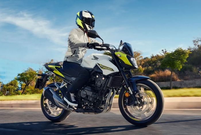 detail tampilan Honda CB500 Hornet E-Clutch 2026