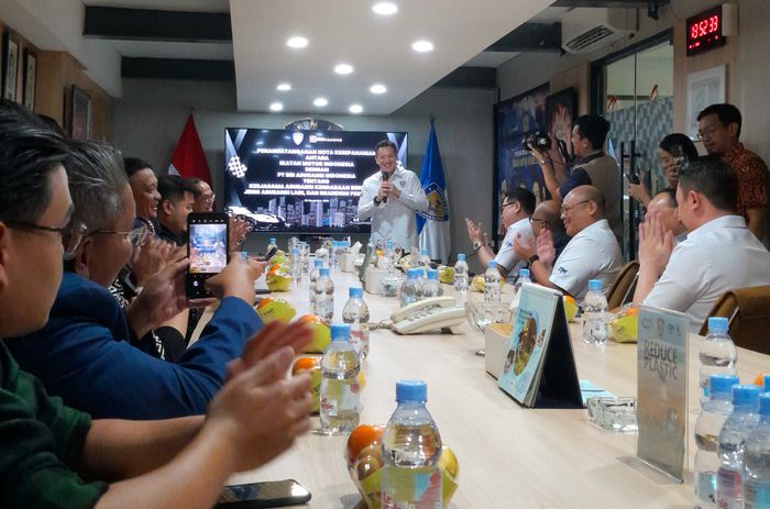 PT BRI Asuransi Indonesia (BRINS) resmi menjalin kerja sama strategis dengan Ikatan Motor Indonesia (IMI) terkait penandatanganan Nota Kesepahaman (MoU) di Kantor IMI