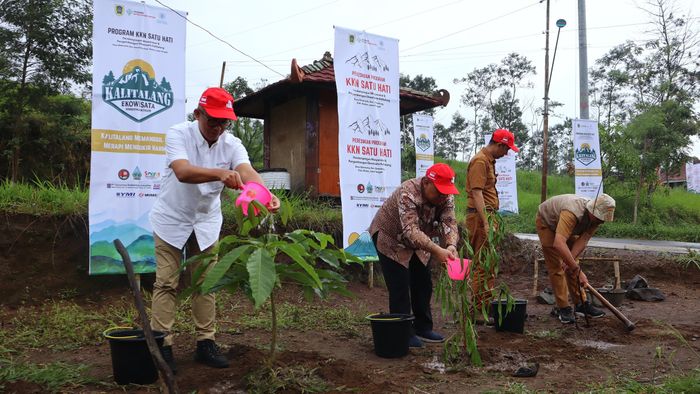 Pemberdayaan ekowisata Kalitalang di desa Balerante, Kemalang, kabupaten Klaten melalui program KKN Satu Hati Yayasan AHM dan UGM