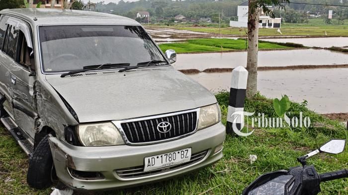 Kecelakan duo Toyota Kijang 