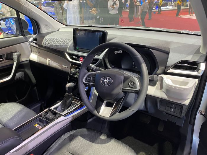 Interior Toyota Veloz Hybrid varian V.