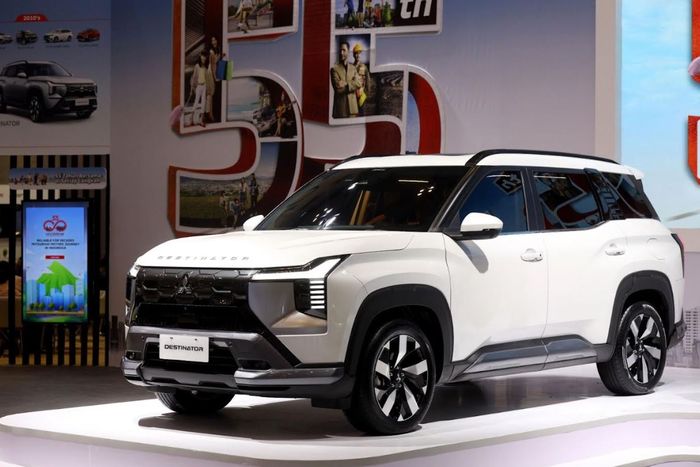 Mitsubishi Destinator dengan tema Premium &amp; Touring with Family di GJAW 2025