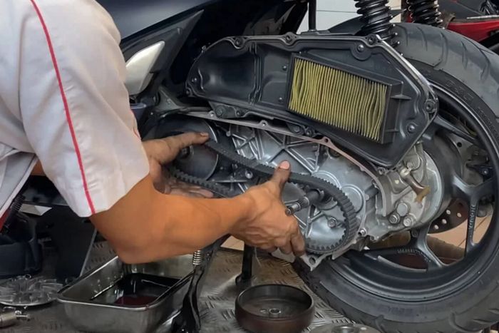 Servis CVT secara berkala agar kondisi kampas ganda terus terpantau