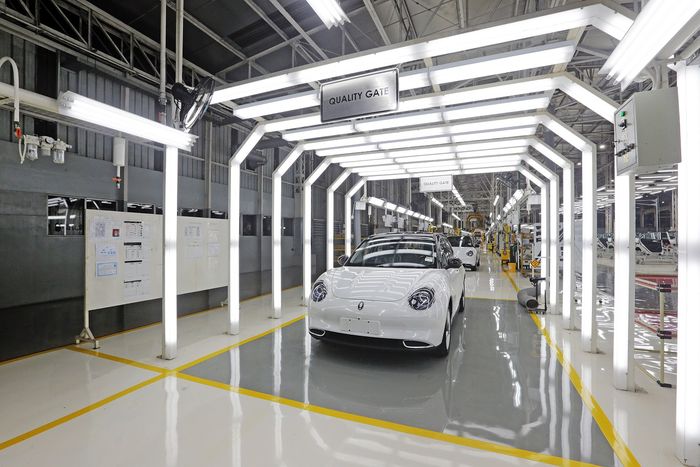 Pabrik perakitan mobil listrik GWM ORA 03 di Bogor, Jawa Barat