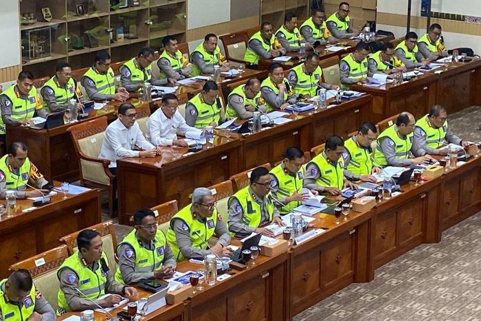 Korlantas Polri rapat kerja bersama Komisi III DPR RI, (27/11/25)