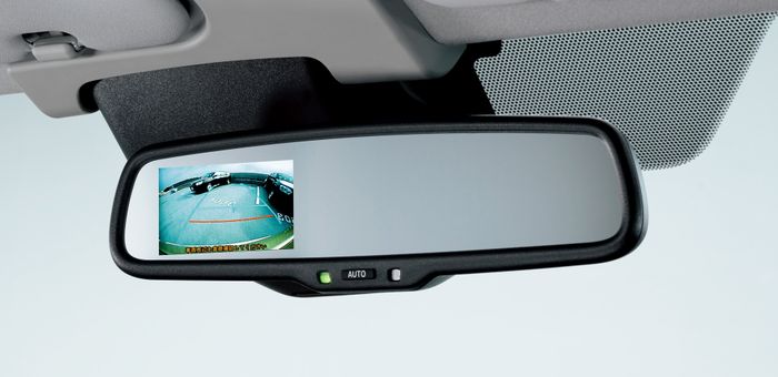 Kaca spion tengah Toyota ProBox sudah terintegrasi dengan layar untuk kamera mundur.